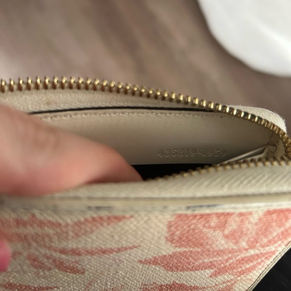 Gucci EUC Floral Cream and Pink Women's Wallet And Gucci box - Picture 2 of 16